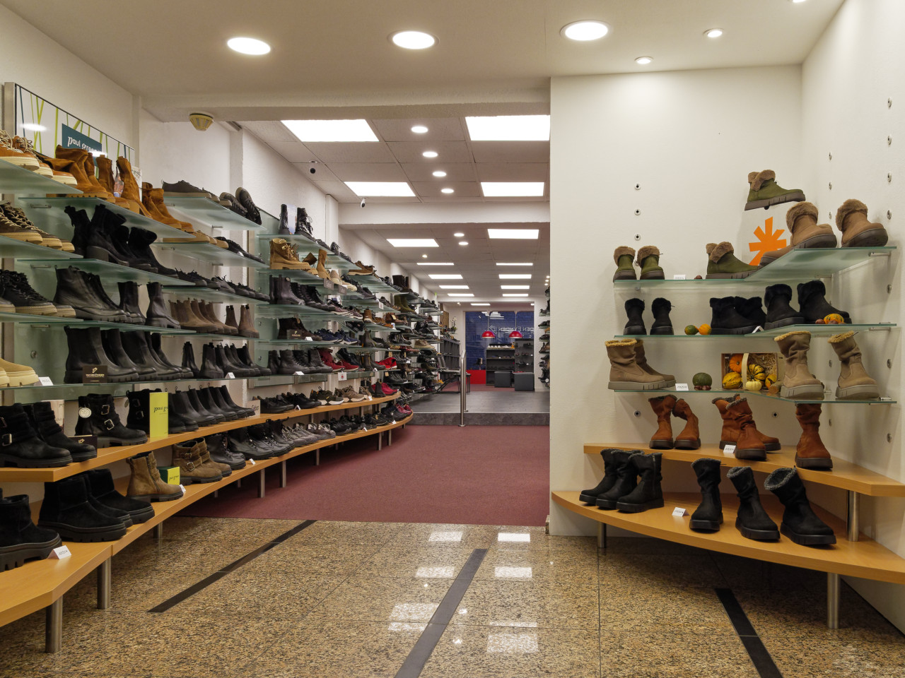 Impressionen aus dem Schuhhaus VAN DEN EYNDEN in Nettetal
